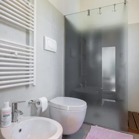 Spacious And Bright 2 Bedroom Near Poetto *