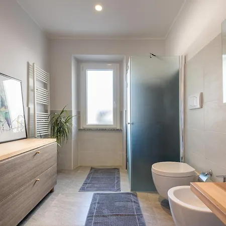 Spacious And Bright 2 Bedroom Near Poetto Cagliari