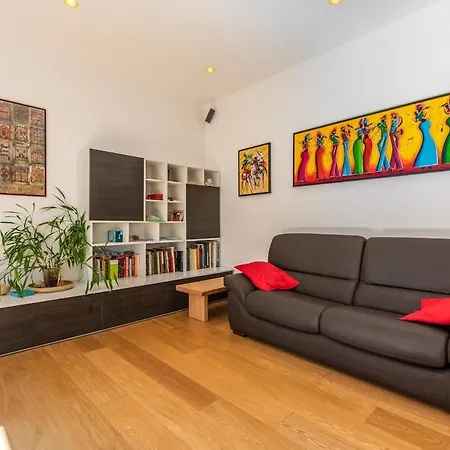 Spacious And Bright 2 Bedroom Near Poetto * 칼리아리