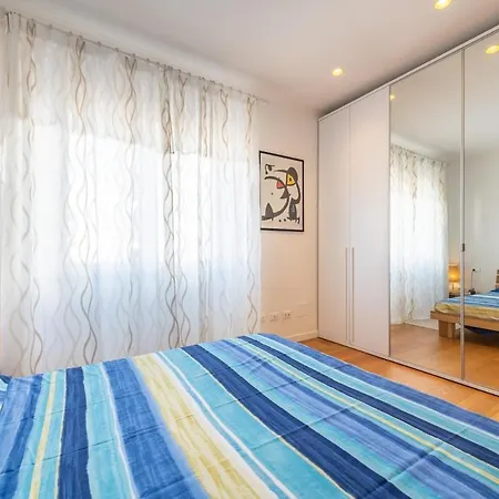 아파트 Spacious And Bright 2 Bedroom Near Poetto
