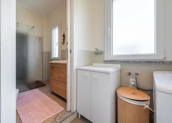 Spacious And Bright 2 Bedroom Near Poetto * Кальяри