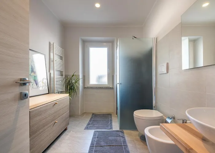 Spacious And Bright 2 Bedroom Near Poetto Кальяри