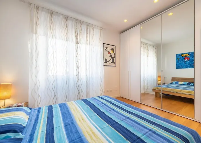 Апартаменты Spacious And Bright 2 Bedroom Near Poetto